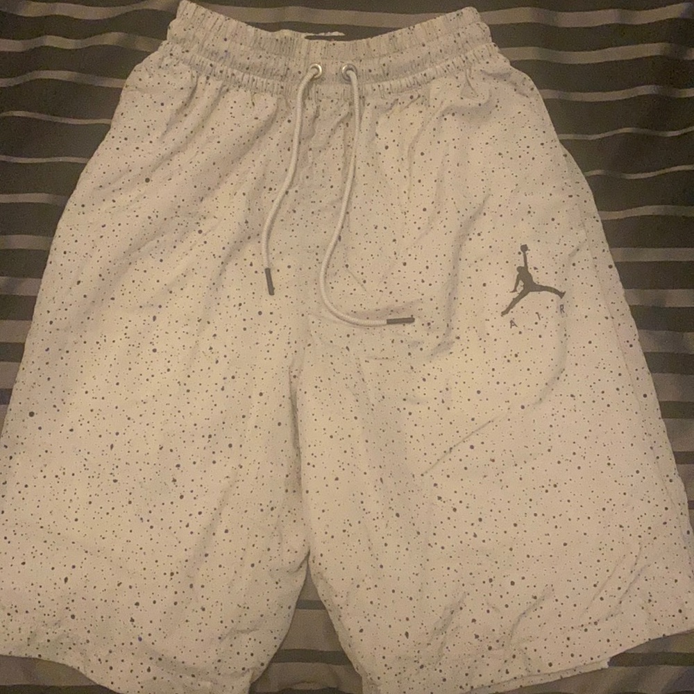 JORDAN MENS CONCRETE BASKETBALL SHORTS SZ SMALL